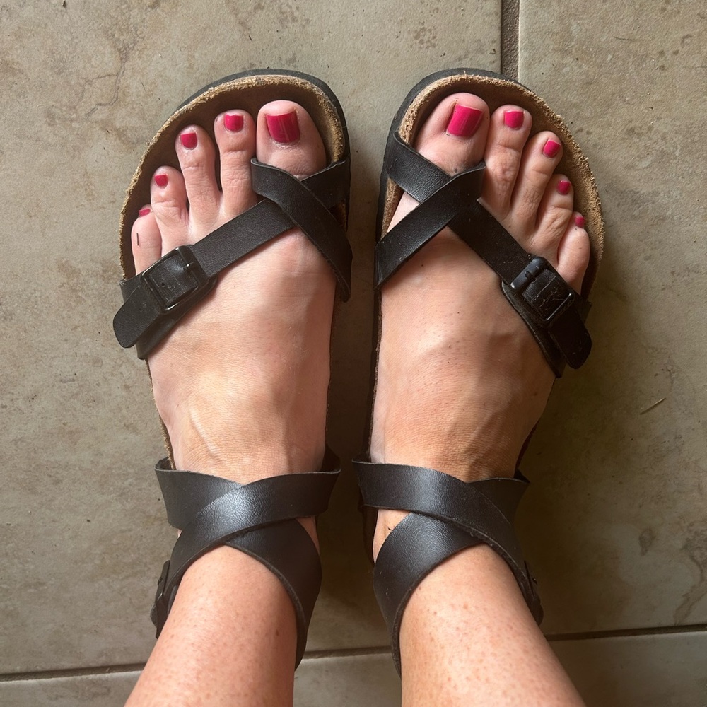 Women's Black Strappy Sandals Birkenstock yara
